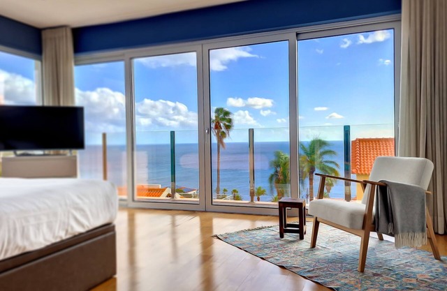 Villa Madeira by LovelyStay