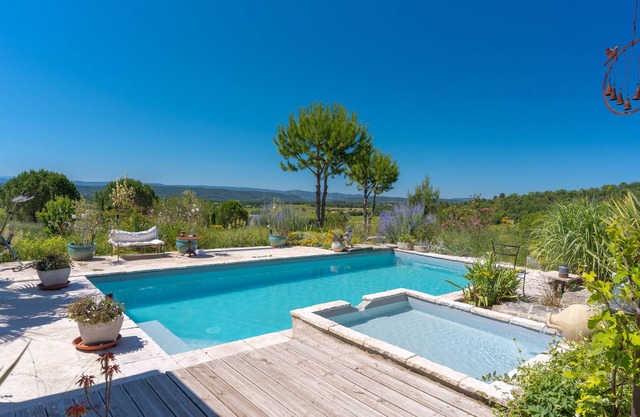 Villa 'Maison Luberon Sud' with Mountain View, Private Pool and Wi-Fi