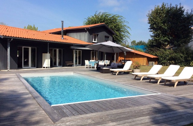 VILLA MANTA, facing the forest, with swimming pool. Peace, space and light
