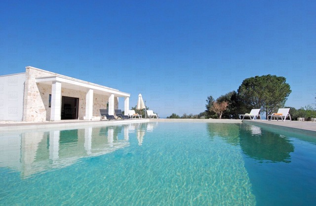 Villa Maremonti: Modern Villa with Private Pool in Monopoli, Pet Friendly