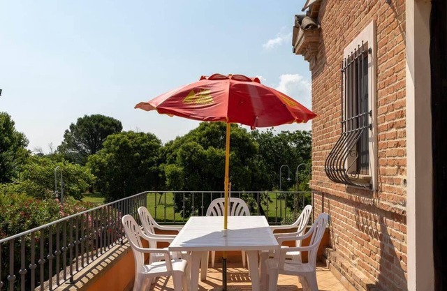 Villa Martina, surrounded by greenery a few kilometers from the sea and the city