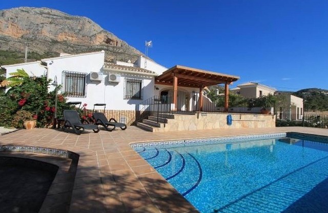 Villa Mia - Sleeps 6 or 8 including the studio apartment