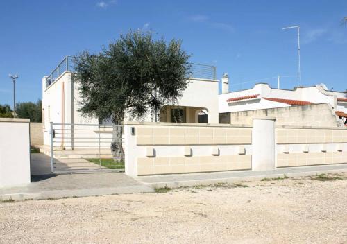 Villa Mina con Jacuzzi nel Boomerang Village a Torre Colimena