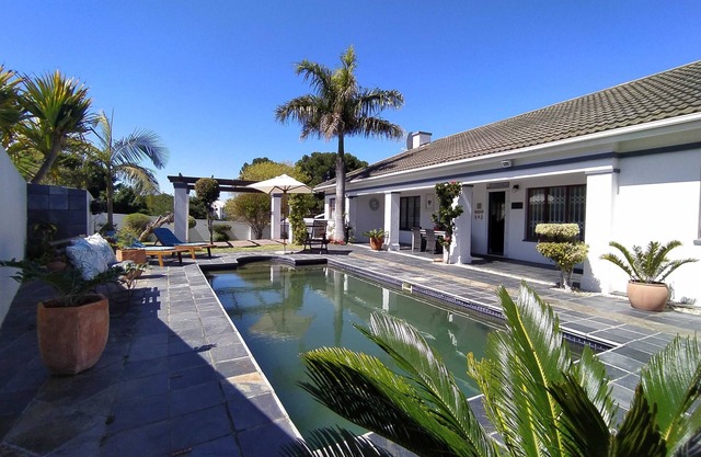 Villa Mintos | 8 sleeper - 750m to Robberg 5 Beach