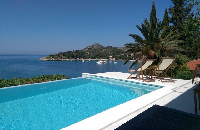 Villa Mirjana - One Bedroom Apartment with Terrace and Side Sea View (Taverna)