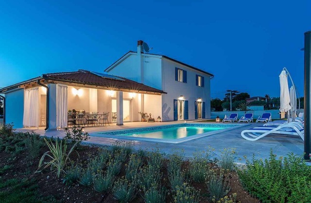 Villa mit Pool und Klimaanlage