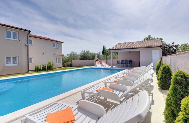 Villa mit Pool und Klimaanlage