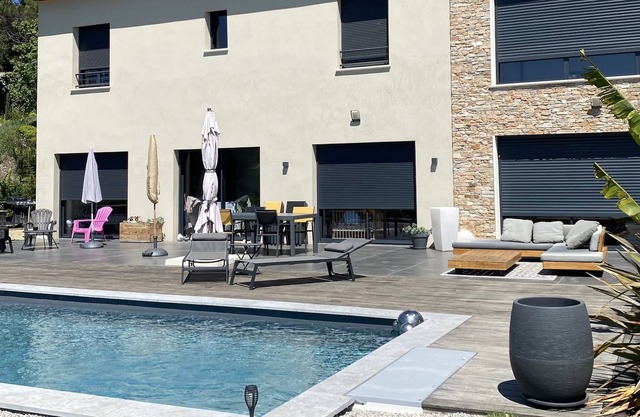 Villa Moderne Avec Piscine , vue Imprenable