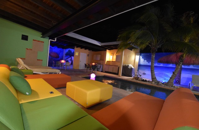 Villa Monplaisir - secluded spot on Palm Beach. Short walk to beach