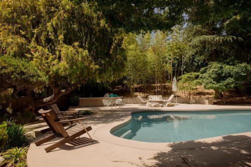 Villa Mountain Getaway with a Pool Hot Tub 5 Beds