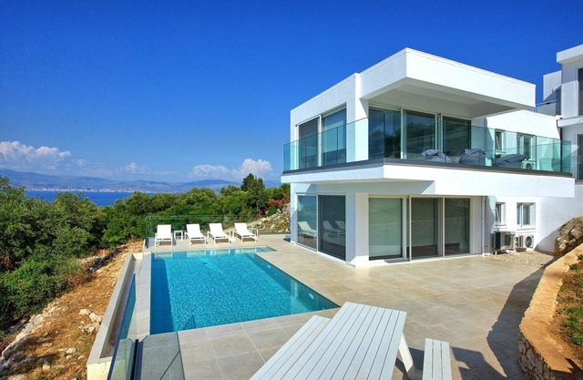 Villa Nafsika - Villa Rental by the Sea in Corfu, Greece
