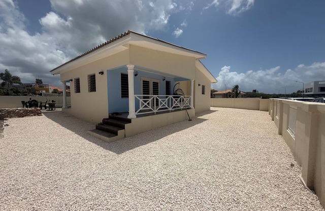 Villa Neeva - Nestled Between Nature & Convenience