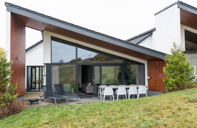 Villa 'Neuastenberg Alexander 4' with Mountain View, Shared Terrace and Wi-Fi