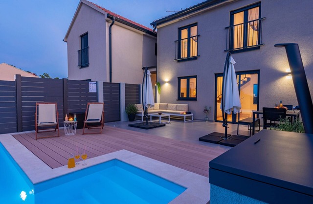 Villa Nia,near the beach, private pool, 4+2 PAX, wheelchair accessible