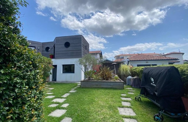 Villa of 150 m2, quiet and central