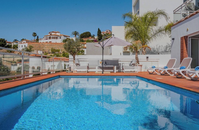 Villa Oliva with private heated pool and amzing views