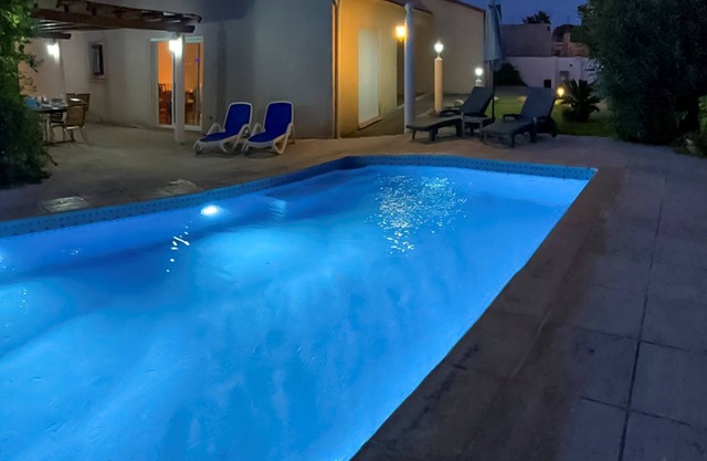 Villa on one level - air con/Pool/Garden - Near beaches shops restaurants