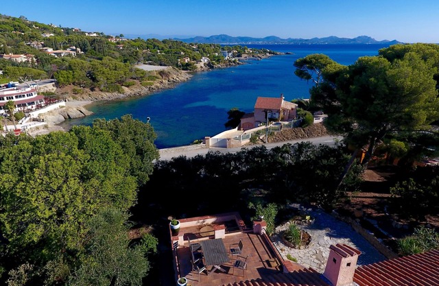Villa Ottaviani, spectacular ocean views, steps from the beach, spa and pool