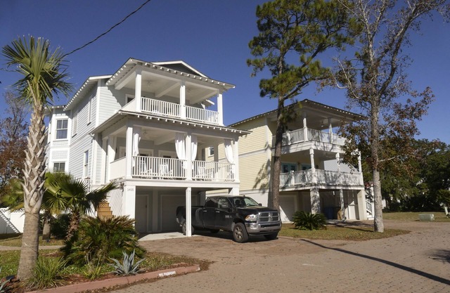 Villa Palms/Villa Charm with Pool - Dual Property/Adjacent Rental