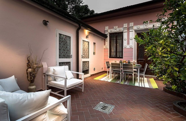 VILLA PAOLA house close to the Beach in VIAREGGIO
