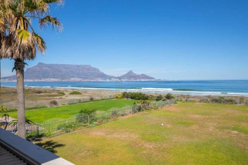 Villa Paradis - ocean front with views to behold!