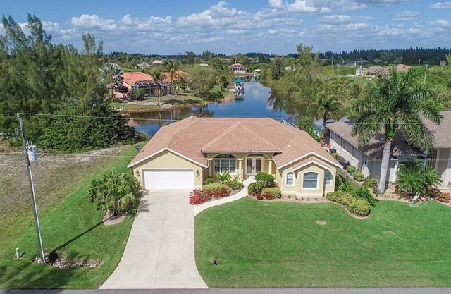 Villa Paradise Water Front Gulf Access with boar liftnSouth Gulf Cove-Englewood