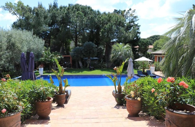 Villa peacock