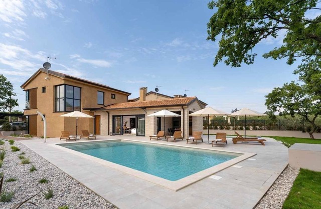 Villa Pedena with pool and whirlpool, Kadumi