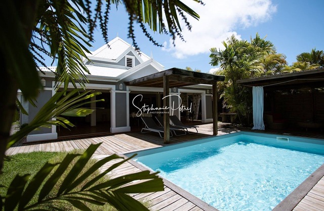 Villa petite-terre, holidays with friends or family, 6 people, with swimming pool