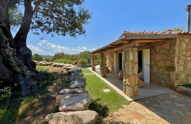 Villa 'Petra D'arana' with Mountain View, Wi-Fi and Air Conditioning