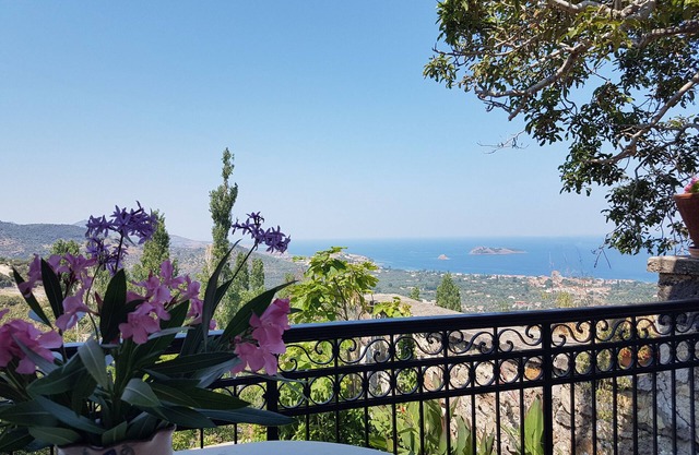 Villa Petri - A beautiful traditional house with sea views and stunning sunsets