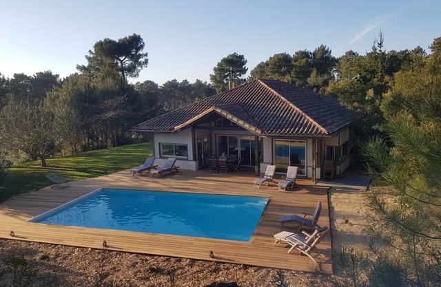 Villa 'Pin Bleu' close to the Sea with Pool & Wi-Fi