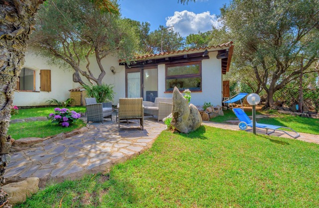 Villa 'Pirina' with Private Terrace, Wi-Fi and Air Conditioning