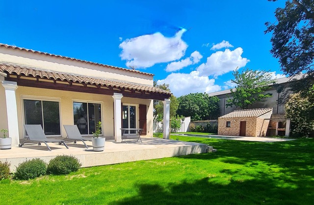 Villa Piscine Balinaise Grand Jardin Arboré Calme Proche mer Familial