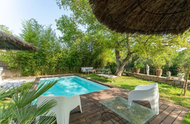 Villa 'Plein Coeur Du Luberon' with Private Pool, Private Terrace and Wi-Fi