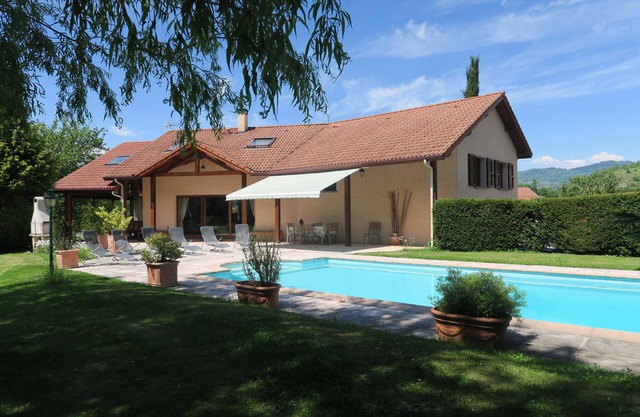 VILLA + POOL BETWEEN GRENOBLE AND CHAMROUSSE