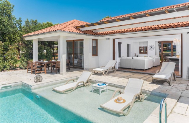 Villa Porto Bus Beachfront by Villas Guide