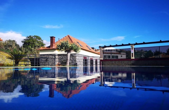 Villa Prazeres - Free Wifi, Private pool, garden, BBQ between the Sea and the Sierra