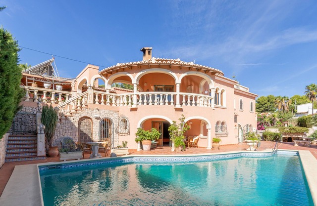 Villa 'Prestige' with Sea View, Pool & Wi-Fi