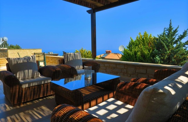 Villa Preveli, cozy holiday villa with pool, close to the village near the beach
