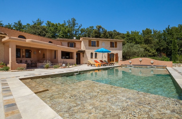 Villa 'Propriété Fontaine Margo': Peaceful Retreat with Mountain Views