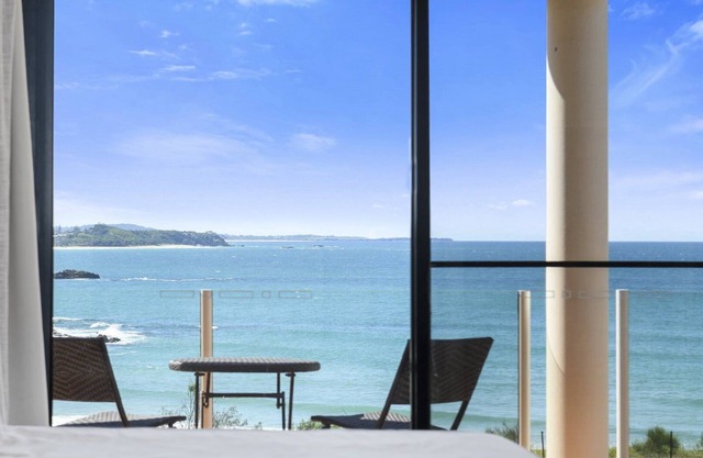 Villa Provence Coffs Harbour 5 bedrooms, stunning views, short stroll to the beach