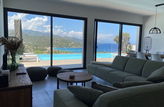 Villa Pura Corsica: magnificent new sea/beachview villa all luxury and own pool