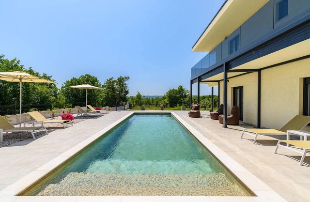 Villa Quinta is a modern holiday home with swimming pool and sauna, only 4 km from the sea.