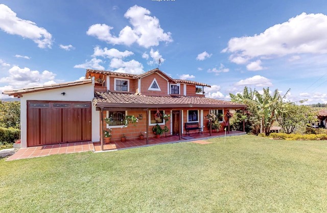 Villa Rafa! Your Peaceful & Relaxing Finca! Jacuzzi and Pool and Yoga Decks!