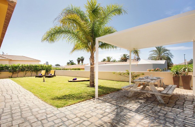 Villa 'Retiro Praia' with Mountain View, Private Terrace and Wi-Fi