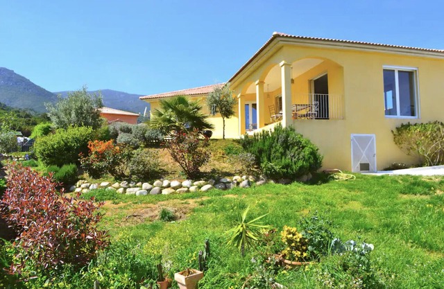 Villa Roccu garden with sea and mountain