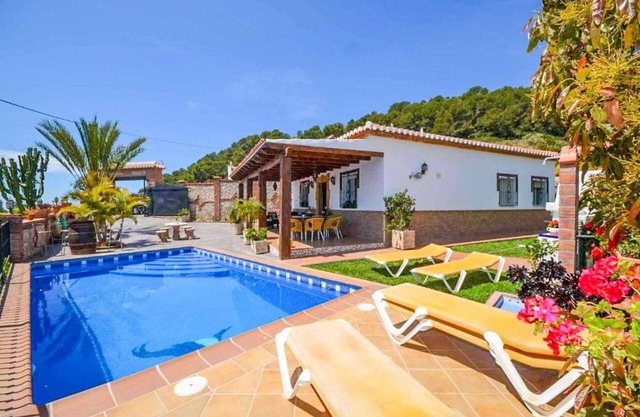 Villa Rosandra - Three Bedroom Villa, Sleeps 6