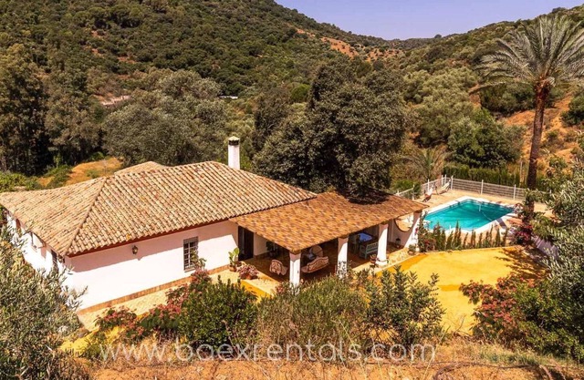 Villa "Rural Los Menestrales" with Mountain View, Pool & Wi-Fi