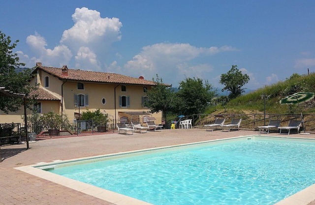 Villa Safira: A splendid and luminous three-story historical villa built on a hillside, surrounded by meadows and woods, with Free WI-FI.